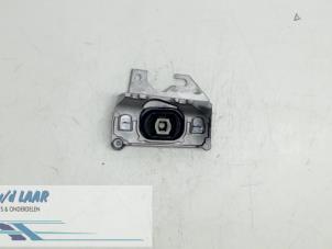 Gebruikte Motorsteun Renault Captur (2R) 0.9 Energy TCE 12V Prijs € 25,00 Margeregeling aangeboden door Autodemontage van de Laar