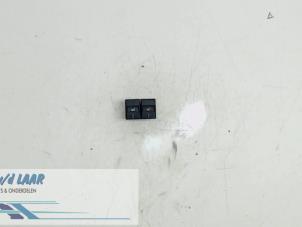 Gebruikte Stoelverwarmings Schakelaar Ford Mondeo III Wagon 2.0 16V Prijs € 10,00 Margeregeling aangeboden door Autodemontage van de Laar