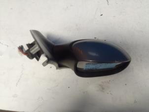 Gebruikte Spiegel Buiten rechts Peugeot 206 (2A/C/H/J/S) 1.4 XR,XS,XT,Gentry Prijs € 35,00 Margeregeling aangeboden door Autodemontage van de Laar