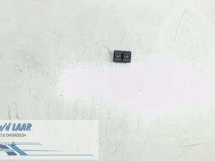Gebruikte Stoelverwarmings Schakelaar Ford Mondeo III Wagon 2.0 TDCi 130 16V Prijs € 25,00 Margeregeling aangeboden door Autodemontage van de Laar