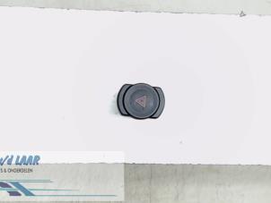 Gebruikte Paniekverlichtings Schakelaar Dacia Sandero I (BS) 1.4 Prijs € 20,00 Margeregeling aangeboden door Autodemontage van de Laar