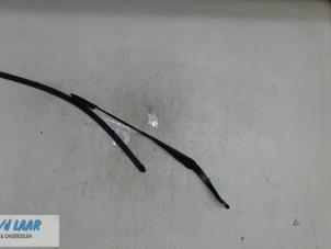 Gebruikte Ruitenwisserarm voor Dacia Sandero II 1.2 16V Prijs € 25,00 Margeregeling aangeboden door Autodemontage van de Laar