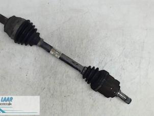 Gebruikte Steekas links-voor Opel Corsa D 1.3 CDTi 16V ecoFLEX Prijs € 90,00 Margeregeling aangeboden door Autodemontage van de Laar