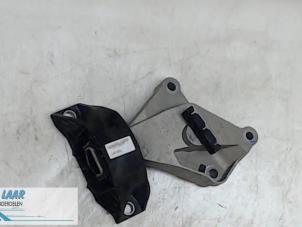 Gebruikte Motorsteun Renault Captur (2R) 0.9 Energy TCE 12V Prijs € 60,00 Margeregeling aangeboden door Autodemontage van de Laar