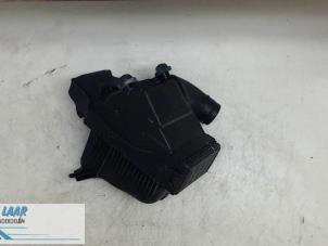 Gebruikte Luchtfilterhuis Renault Clio III (BR/CR) 2.0 16V Prijs € 50,00 Margeregeling aangeboden door Autodemontage van de Laar
