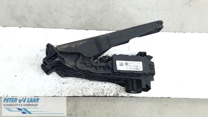 Gaspedal från en Volkswagen Passat Variant (3C5) 2.0 TDI 140 2006