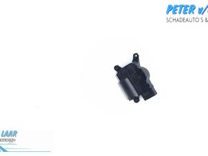 Gebruikte Kachelklep Motor Renault Master III (MA/MB/MC/MD/MH/MF/MG/MH) 2.3 dCi 16V Prijs € 35,00 Margeregeling aangeboden door Autodemontage van de Laar