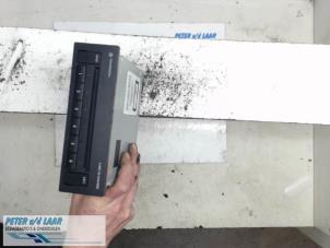 Begagnade CD-växlare Volkswagen Golf V (1K1) 2.0 GTI 16V Pris € 100,00 Marginaltabell erbjuds av Autodemontage van de Laar