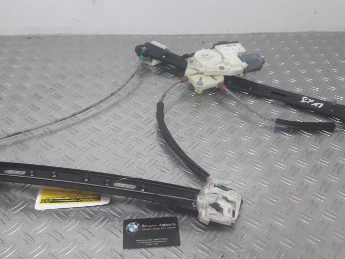Fönstermekanism, 4-dörrars, vänster fram från en BMW X3 2007