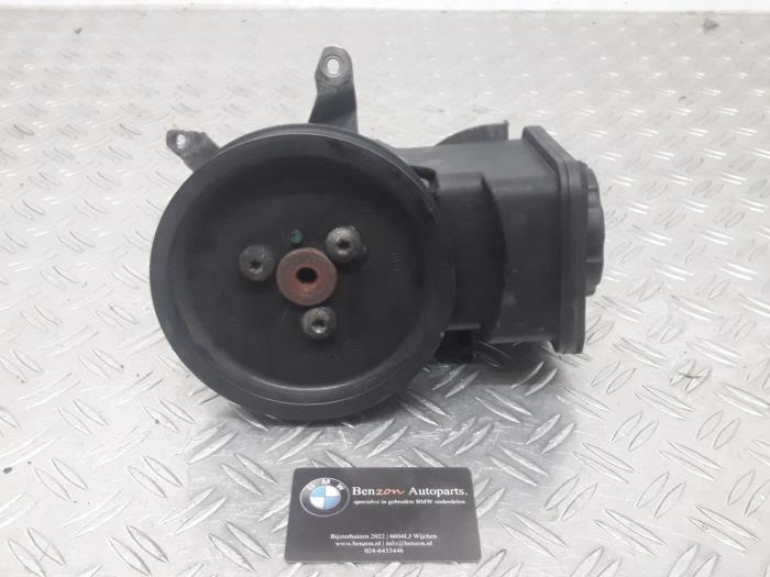 Stuurpomp van een BMW X3 2007