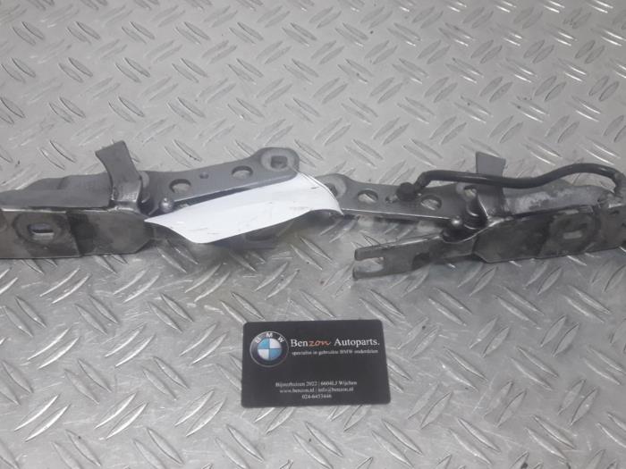 Gångjärn, motorhuv från en BMW X3 2007