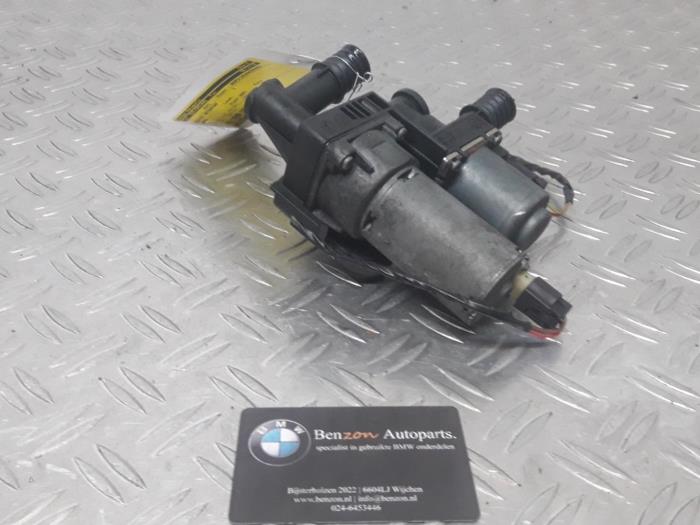 Extra vattenpump från en BMW X3 2007