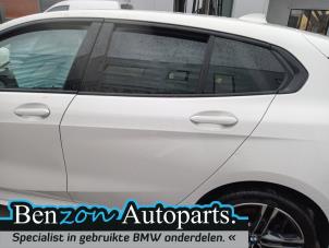 Begagnade Bakre sida, vänster BMW 1 serie (F40) 118i 1.5 TwinPower 12V Pris på förfrågan erbjuds av Benzon Autodemontage