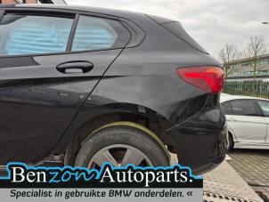 Begagnade Bakre sida, vänster BMW 1 serie (F40) 116d 1.5 12V TwinPower Pris på förfrågan erbjuds av Benzon Autodemontage
