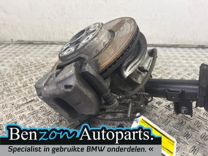 Spindel, vänster fram från en BMW Z4 Roadster (G29) sDrive 25i 2.0 Twin Power Turbo 16V 2023