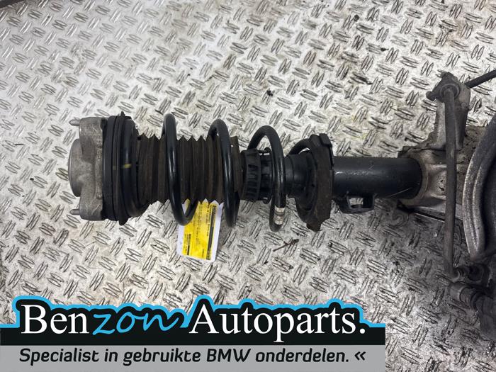 Stötdämparstång, höger fram från en BMW Z4 Roadster (G29) sDrive 25i 2.0 Twin Power Turbo 16V 2023