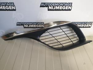 Begagnade Främre stötfångare, komponent på höger sida Peugeot 308 (L3/L8/LB/LH/LP) 1.2 12V e-THP PureTech 110 Pris på förfrågan erbjuds av Autodemontage Nijmegen