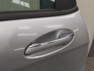 Begagnade Dörrhandtag, 4-dörrars, vänster bak Mercedes A (W169) 1.5 A-150 5-Drs. Pris på förfrågan erbjuds av Autodemontage Nijmegen