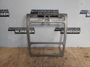 Gebruikte Sierstrip Mercedes C Combi (S203) 1.8 C-180K 16V Prijs op aanvraag aangeboden door Autodemontage Nijmegen