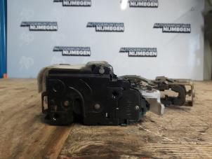 Gebruikte Deurslot Mechaniek 4Deurs rechts-voor Volkswagen Transporter T6 2.0 TDI 150 4Motion Prijs op aanvraag aangeboden door Autodemontage Nijmegen