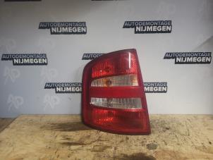 Gebruikte Achterlicht links Skoda Fabia (6Y2) 1.2 Prijs op aanvraag aangeboden door Autodemontage Nijmegen