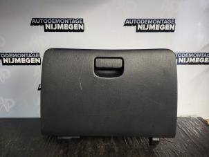 Używane Schowek w desce rozdzielczej Daihatsu Cuore (L251/271/276) 1.0 12V DVVT Cena na żądanie oferowane przez Autodemontage Nijmegen