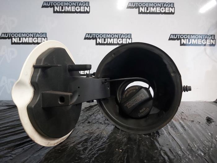 Tanklucka från en MINI Mini (R56) 1.6 One D 16V 2010