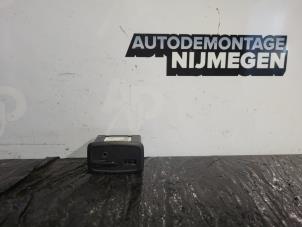 Używane Czytnik kart SD Renault Kangoo/Grand Kangoo (KW) 1.5 Blue dCi 95 Cena na żądanie oferowane przez Autodemontage Nijmegen