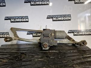 Gebruikte Ruitenwismotor + Mechaniek Volkswagen Caddy III (2KA,2KH,2CA,2CH) 1.9 TDI Prijs op aanvraag aangeboden door Autodemontage Nijmegen