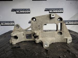 Begagnade Övre fäste, generator Volkswagen Golf VI (5K1) 1.6 Pris på förfrågan erbjuds av Autodemontage Nijmegen