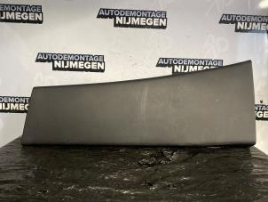 Begagnade Stripe, mitten vänster Renault Twingo III (AH) ZE R80 Pris på förfrågan erbjuds av Autodemontage Nijmegen