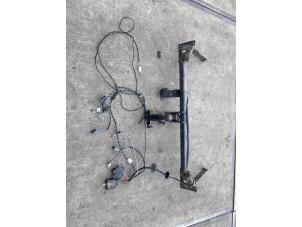 Używane Hak holowniczy Ford B-Max (JK8) 1.0 EcoBoost 12V 100 Cena na żądanie oferowane przez Autodemontage Nijmegen