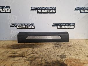 Gebruikte Afdeklijst dorpel rechts Jaguar XE 2.0 D E-Performance 16V Prijs op aanvraag aangeboden door Autodemontage Nijmegen