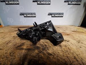 Begagnade Stötfångarfäste, vänster fram Ford Focus 4 ST Wagon 2.3 ST EcoBoost 16V Pris på förfrågan erbjuds av Autodemontage Nijmegen