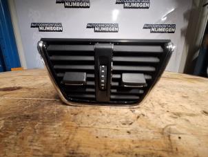 Gebruikte Luchtrooster achter Skoda Octavia (5EAA) 1.2 TSI 16V Prijs op aanvraag aangeboden door Autodemontage Nijmegen