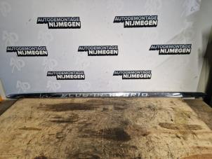 Nowe Listwa ozdobna pokrywy bagaznika Volvo V60 I (FW/GW) 2.4 D6 20V Plug-in Hybrid AWD Cena na żądanie oferowane przez Autodemontage Nijmegen