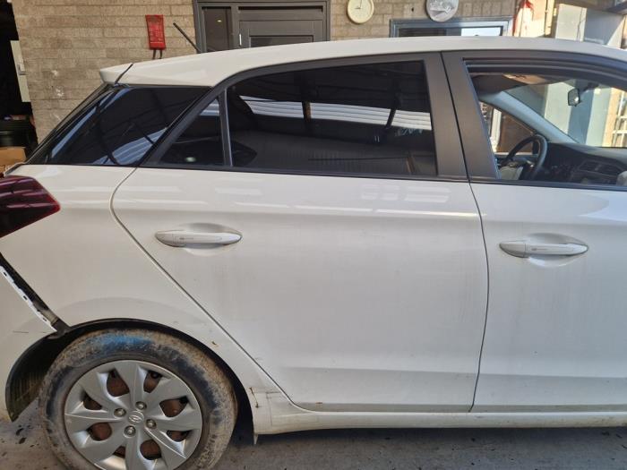 Bakdörr, 4-dörrars, höger från en Hyundai i20 (GBB) 1.2i 16V 2019