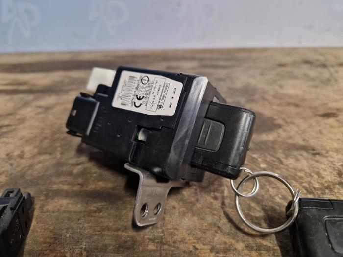 Kontaktblock, tändningslås från en Toyota Prius (NHW20) 1.5 16V 2007