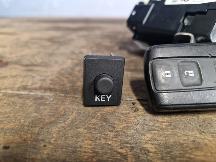 Kontaktblock, tändningslås från en Toyota Prius (NHW20) 1.5 16V 2007