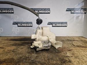 Begagnade Dörrlåsmekanism, 2-dörrars, vänster Audi A1 (8X1/8XK) 1.2 TFSI Pris på förfrågan erbjuds av Autodemontage Nijmegen