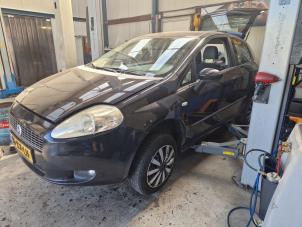 Gebruikte Voorbumper Fiat Grande Punto (199) 1.4 Prijs op aanvraag aangeboden door Autodemontage Nijmegen