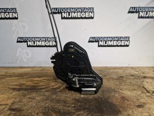 Gebruikte Deurslot Mechaniek 4Deurs links-achter Toyota Aygo (B40) 1.0 12V VVT-i Prijs op aanvraag aangeboden door Autodemontage Nijmegen