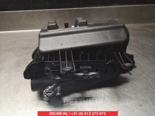 Begagnade Luftfilterhus Toyota Verso S 1.33 16V Dual VVT-I Pris på förfrågan erbjuds av V.Deijne Jap.Auto-onderdelen BV