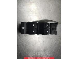 Gebruikte Combischakelaar ramen Hyundai i20 (GBB) 1.1 CRDi VGT 12V Prijs € 35,00 Margeregeling aangeboden door V.Deijne Jap.Auto-onderdelen BV