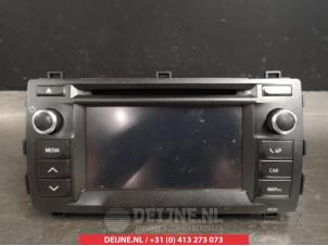 Używane Radio Toyota Auris Touring Sports (E18) 1.4 D-4D-F 16V Cena € 100,00 Procedura marży oferowane przez V.Deijne Jap.Auto-onderdelen BV
