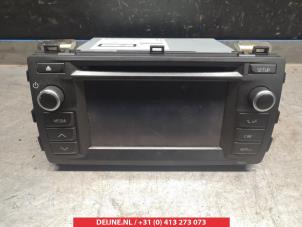 Używane Radio Toyota Auris Touring Sports (E18) 1.4 D-4D-F 16V Cena € 150,00 Procedura marży oferowane przez V.Deijne Jap.Auto-onderdelen BV