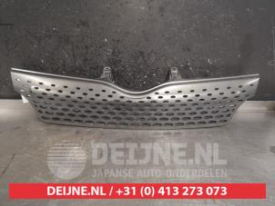 Używane Grill Toyota Yaris Verso (P2) 1.3 16V Cena € 35,00 Procedura marży oferowane przez V.Deijne Jap.Auto-onderdelen BV