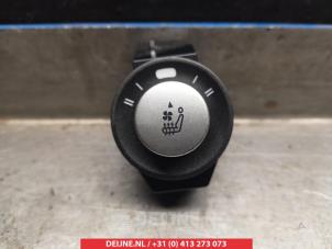 Gebruikte Stoelverwarmings Schakelaar Ssang Yong Tivoli 1.6 e-XGi 16V 2WD Prijs € 35,00 Margeregeling aangeboden door V.Deijne Jap.Auto-onderdelen BV