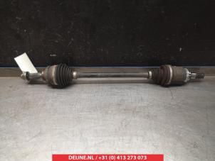 Gebruikte Aandrijfas links-voor Suzuki Celerio (LF) 1.0 12V Prijs € 75,00 Margeregeling aangeboden door V.Deijne Jap.Auto-onderdelen BV