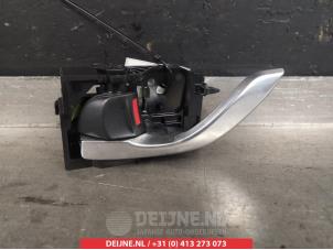 Gebruikte Deurgreep 4Deurs links-voor Mazda CX-5 II (KF) 2.0 SkyActiv-G 165 16V 2WD Prijs € 25,00 Margeregeling aangeboden door V.Deijne Jap.Auto-onderdelen BV